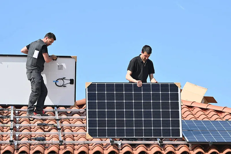 2024’s Must-Have Home Energy Gadgets: Why Energy Monitors Top the List 1 Install solar panels -